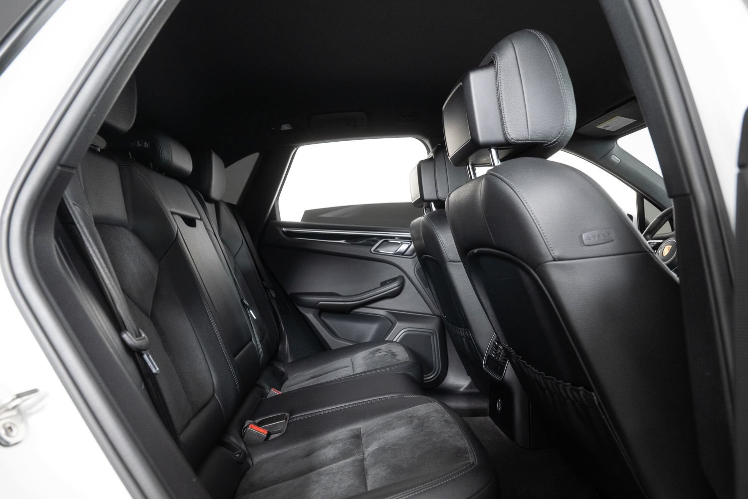 Used 2018 Porsche Macan AWD/4WD image 23