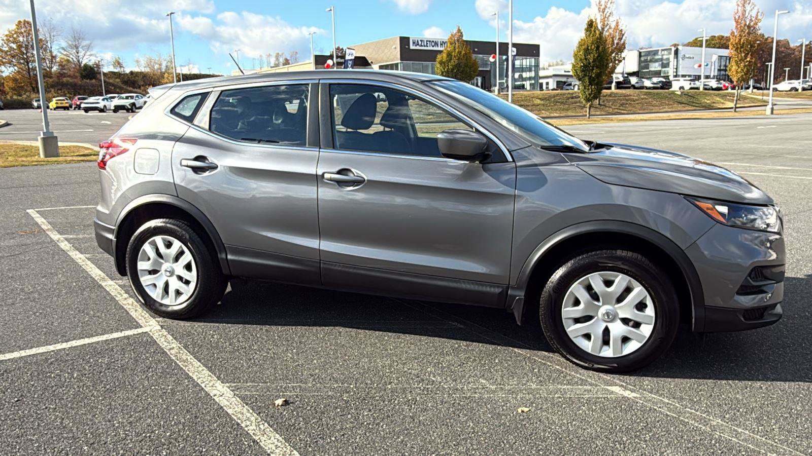 Used 2020 Nissan Rogue Sport S image 3