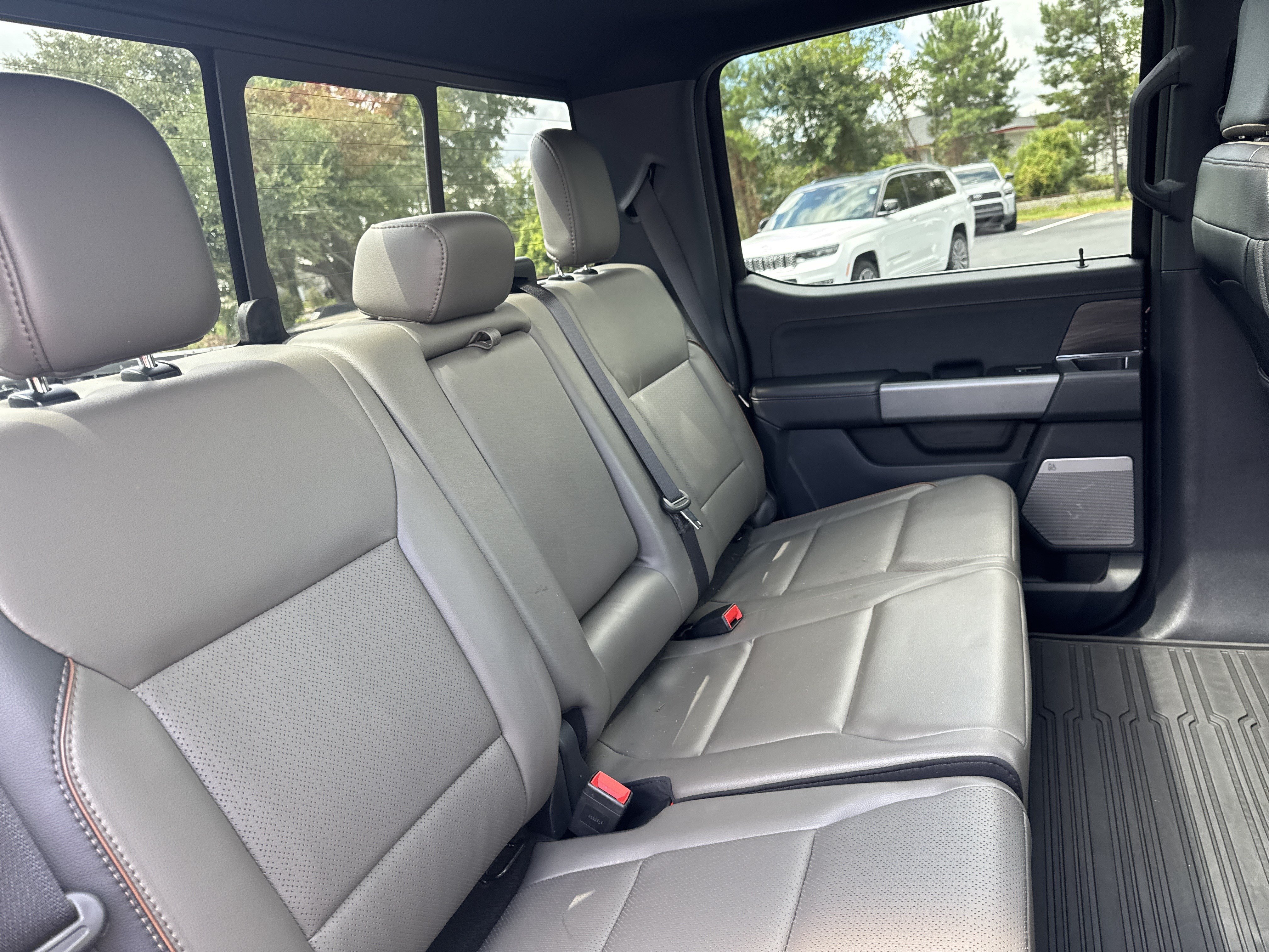 Used 2025 Ford F150 Lariat w/ Equipment Group 502A High AWD/4WD image 31