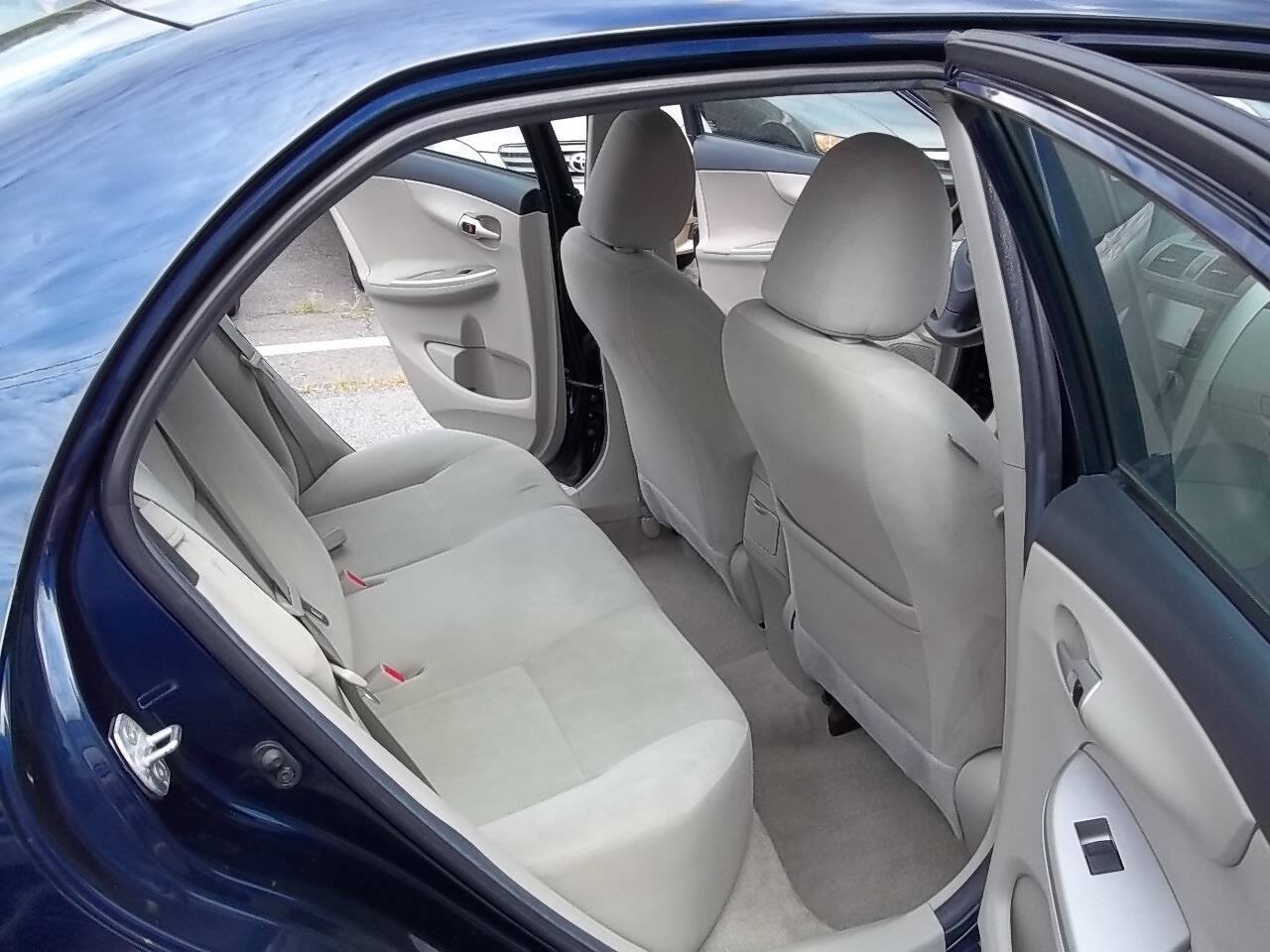 Used 2013 Toyota Corolla LE FWD image 11