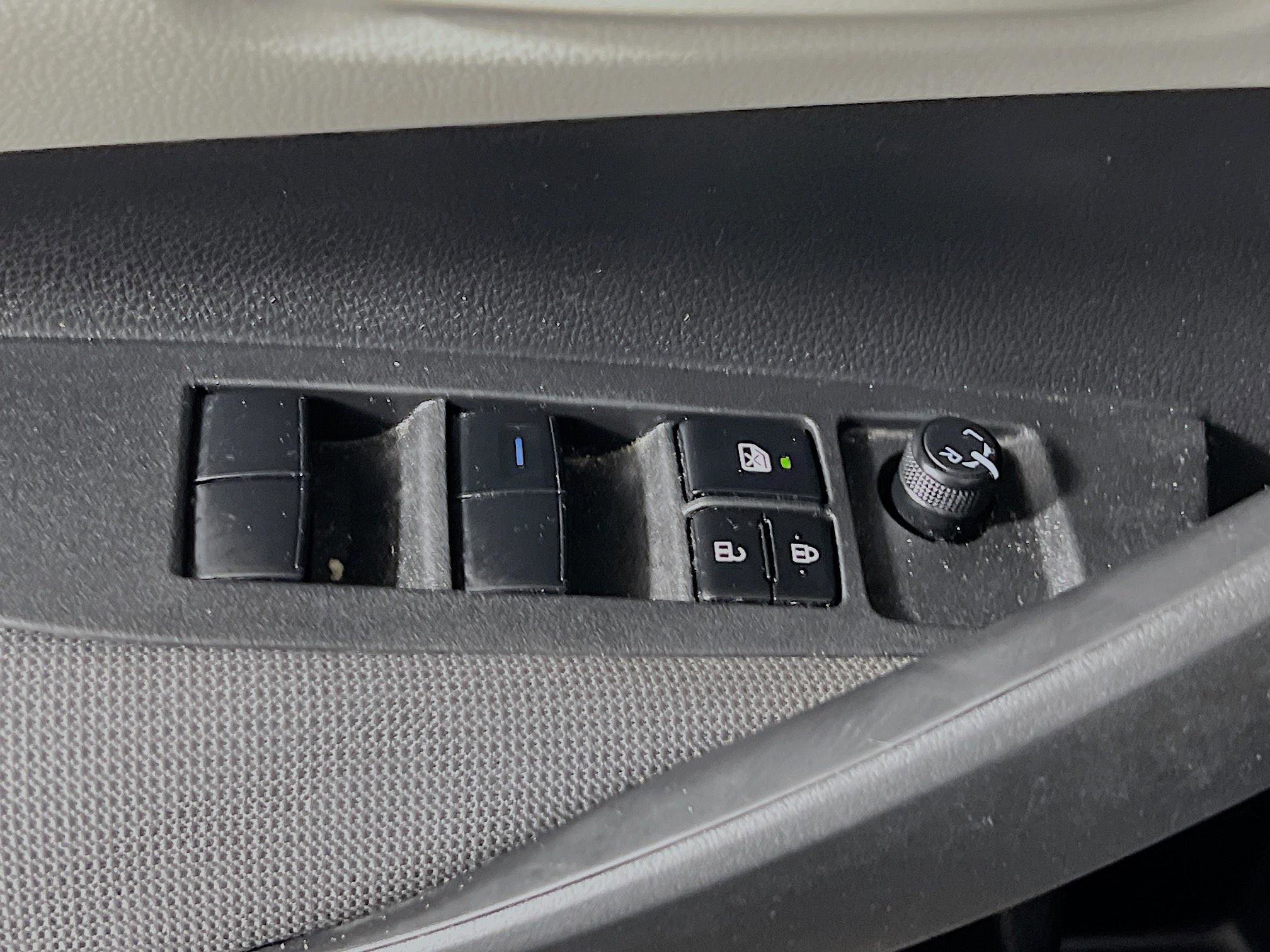 Used 2022 Toyota Corolla LE image 17