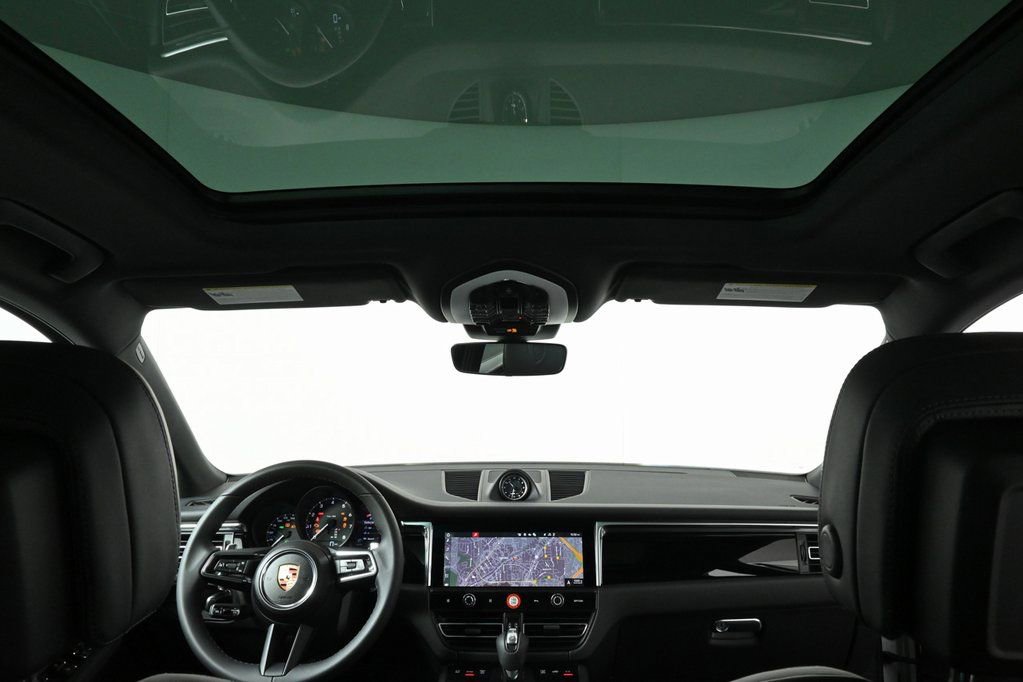 Certified 2025 Porsche Macan image 18