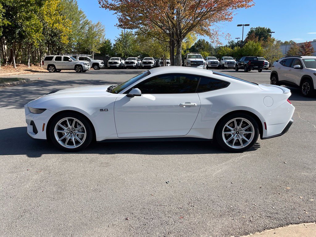 Used 2025 Ford Mustang GT Premium RWD image 4