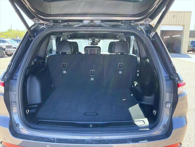 Certified 2023 Jeep Grand Cherokee Altitude AWD/4WD image 9