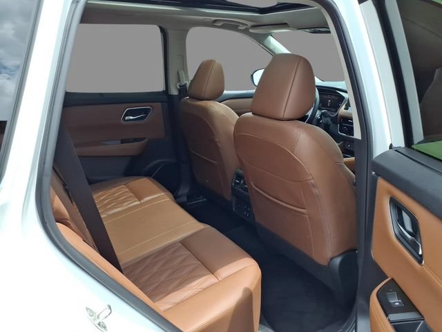 Certified 2024 Nissan Rogue Platinum w/ Platinum Premium Package AWD/4WD image 11