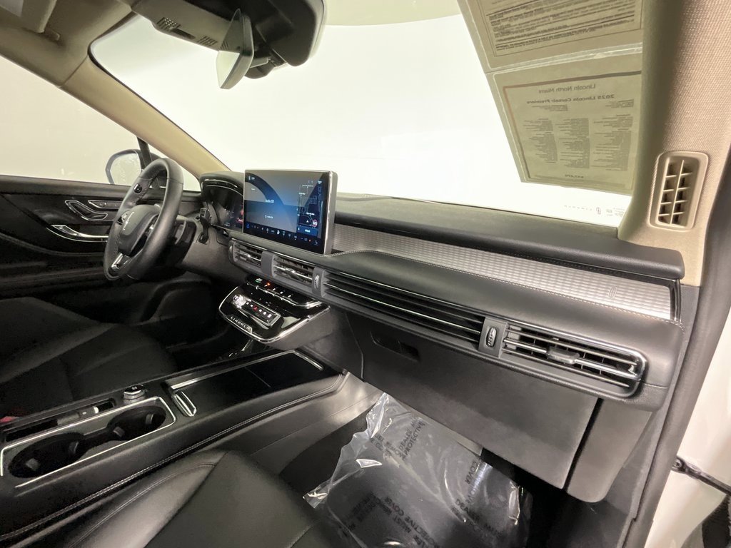 Used 2025 Lincoln Corsair FWD w/ Equipment Group 101A image 19