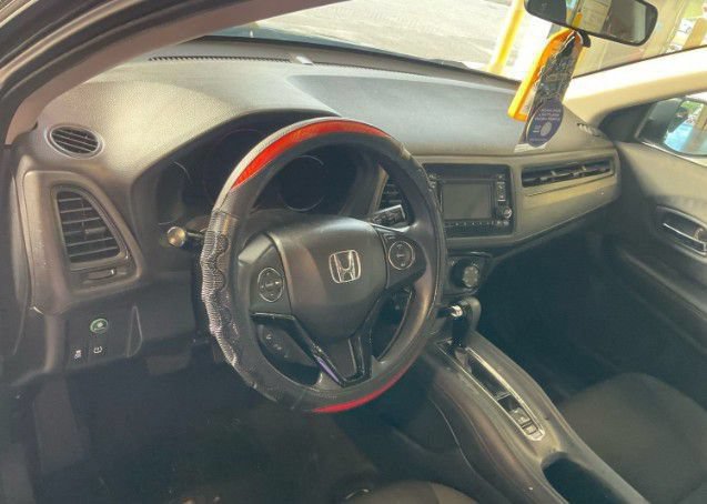 Used 2019 Honda HR-V LX image 2