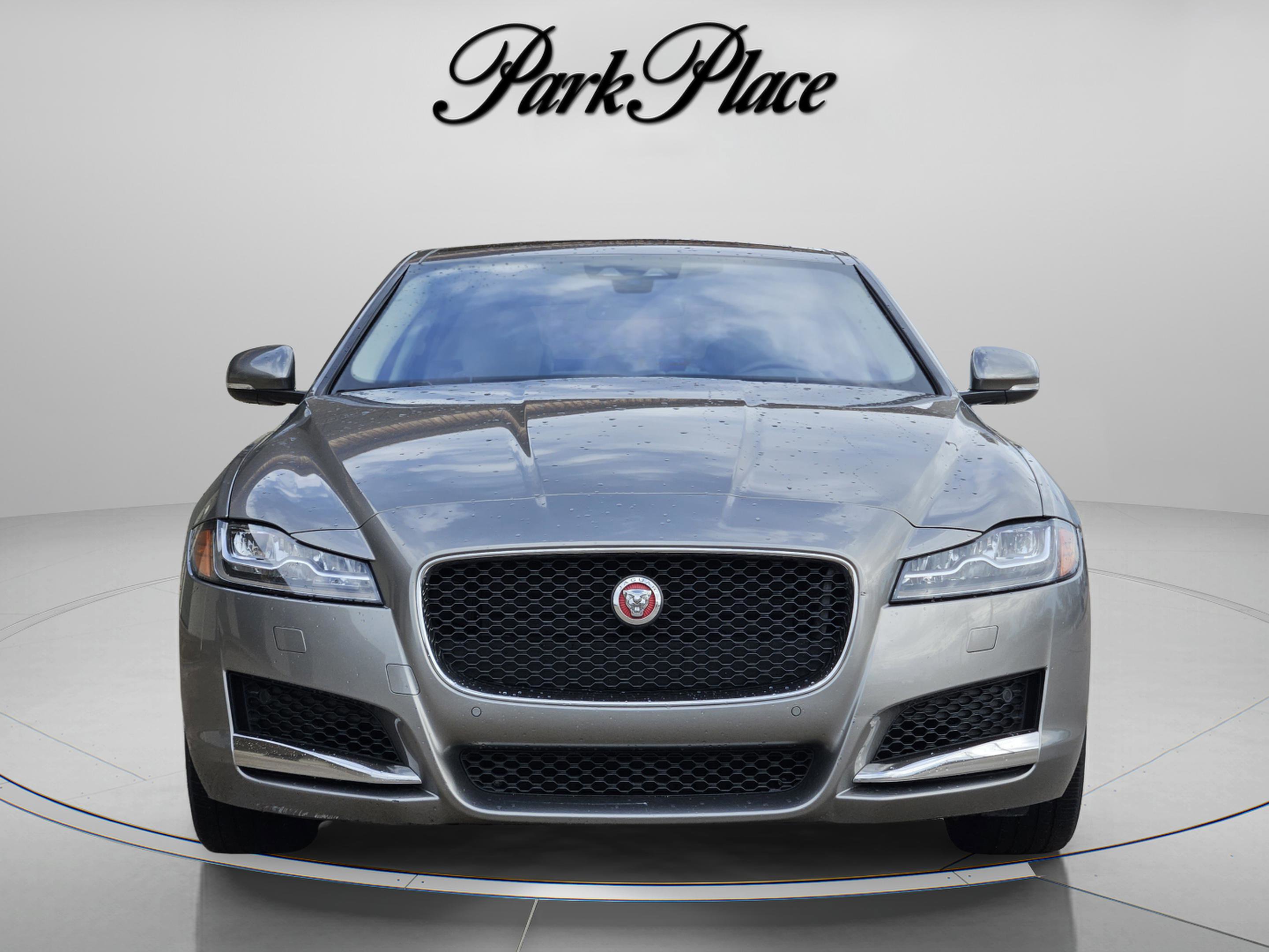 Used 2017 Jaguar XF Prestige image 9