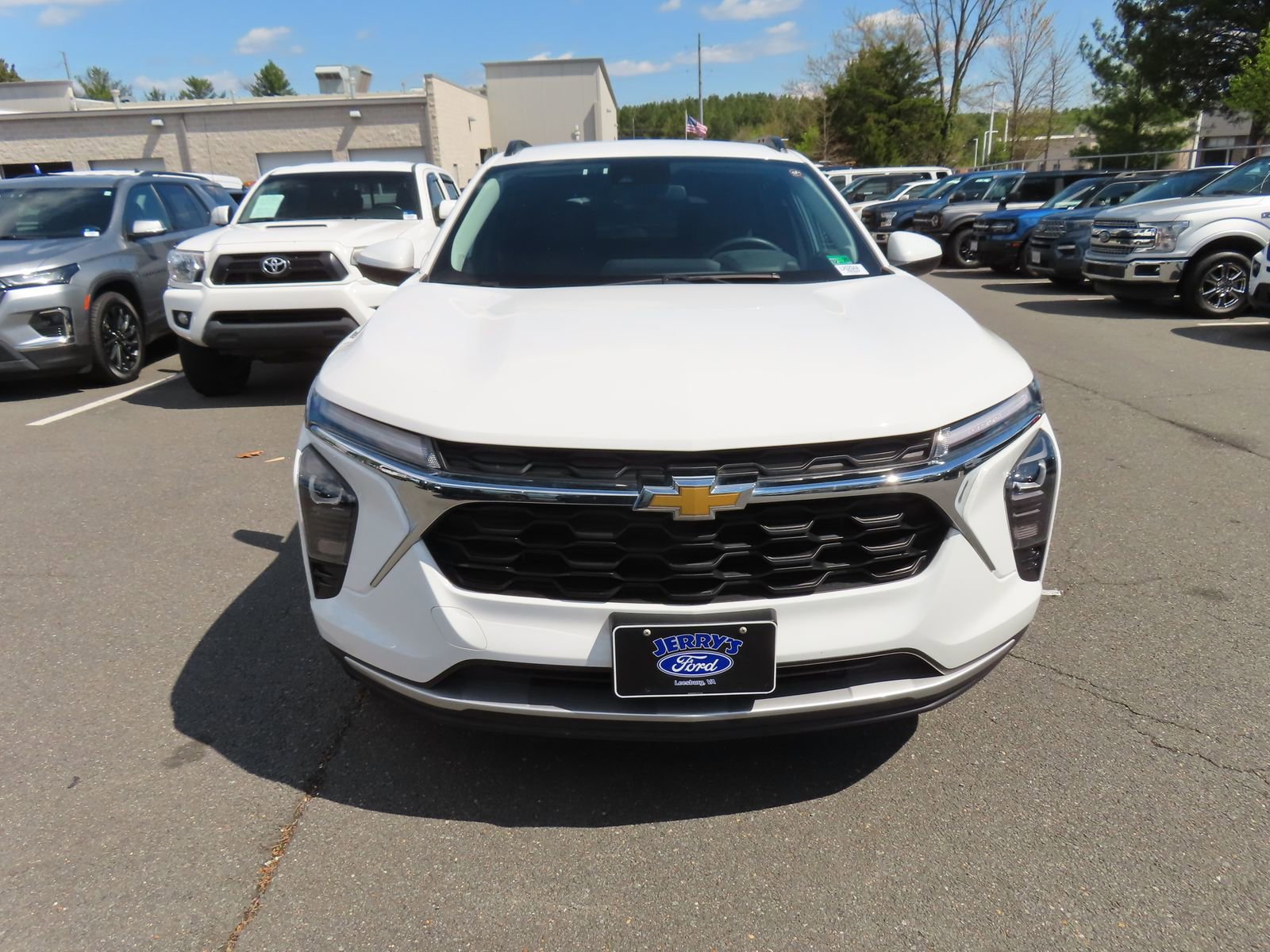 Used 2024 Chevrolet Trax LT w/ Driver Confidence Package image 2