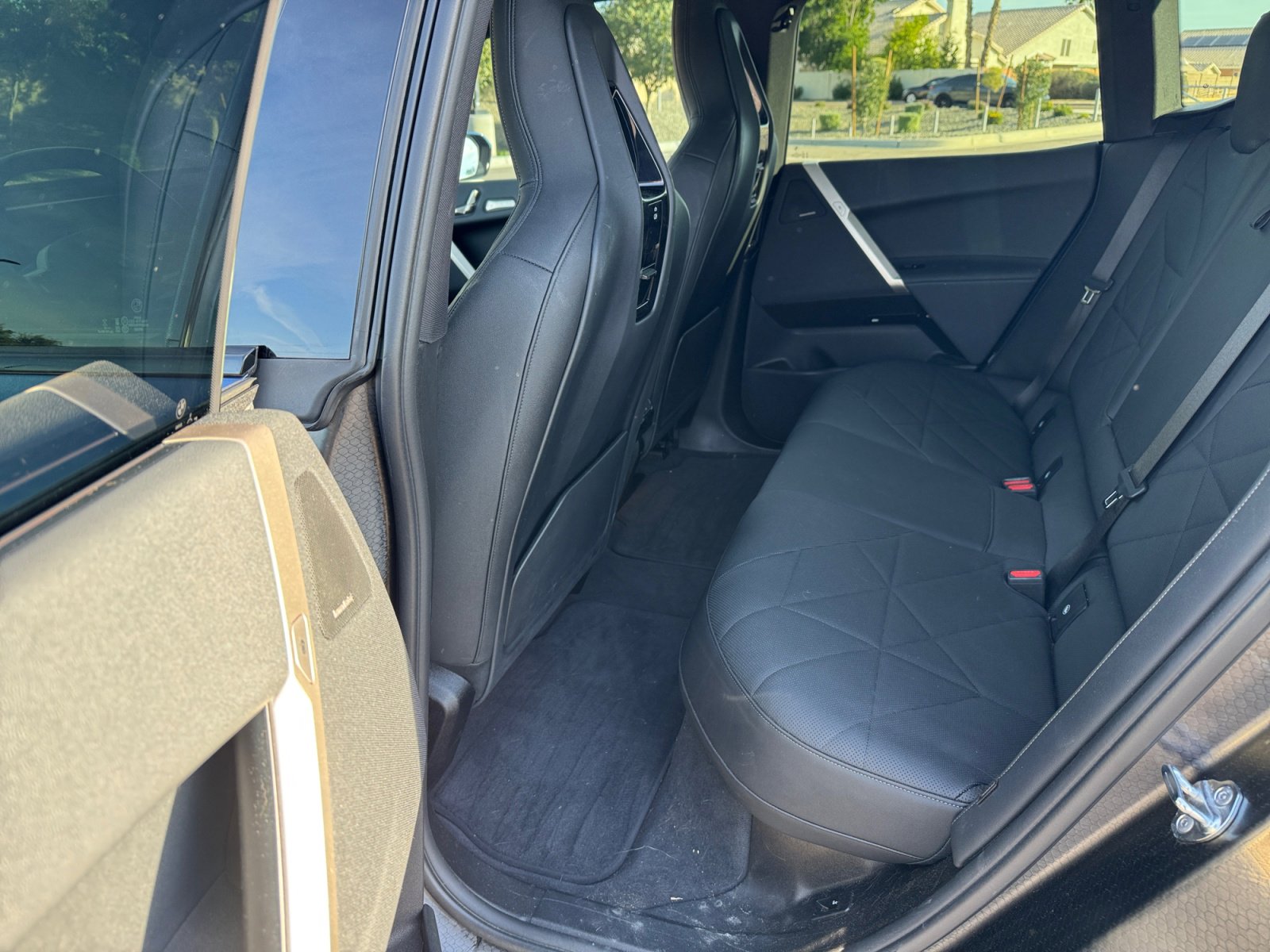 Used 2024 BMW iX xDrive50 w/ Premium Package image 17