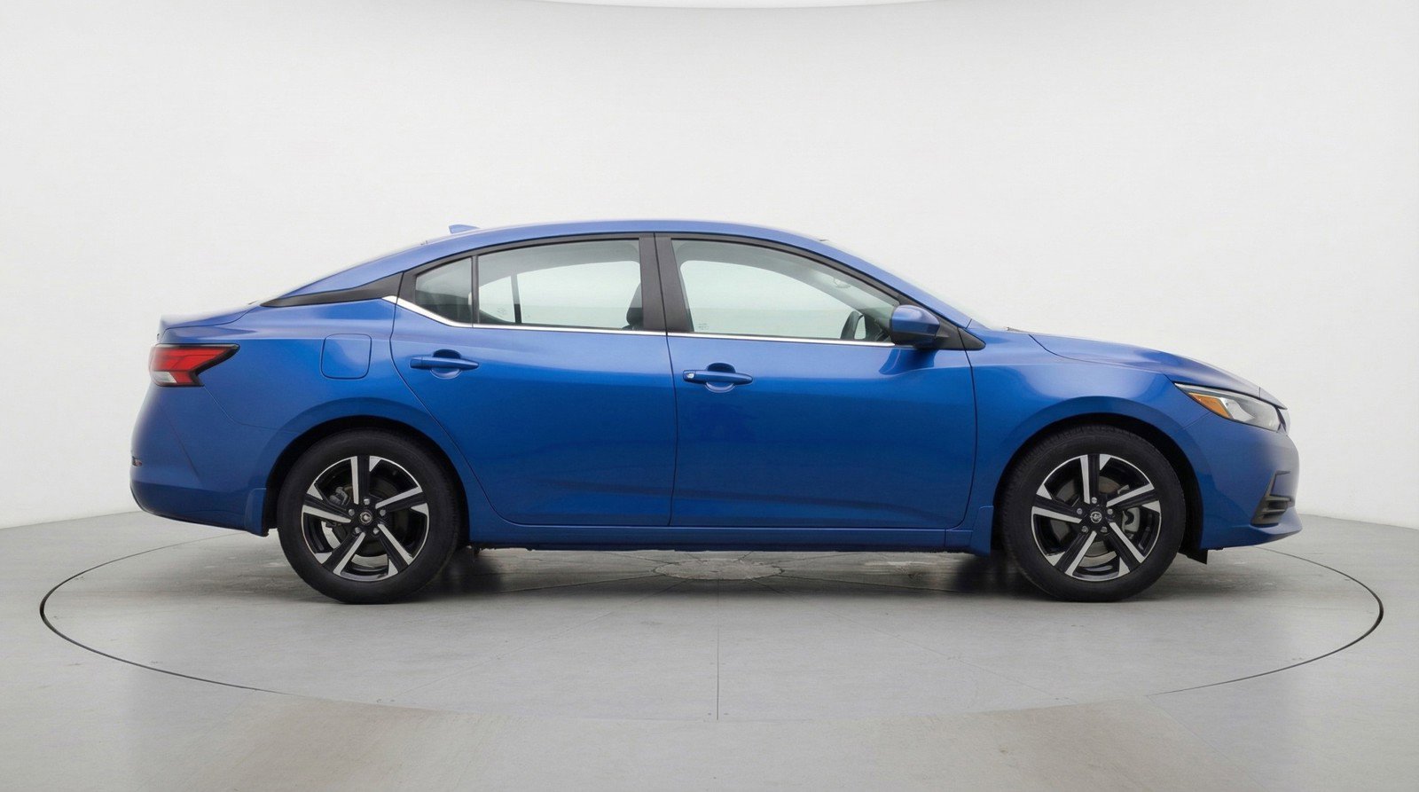 Used 2025 Nissan Sentra SV FWD image 11