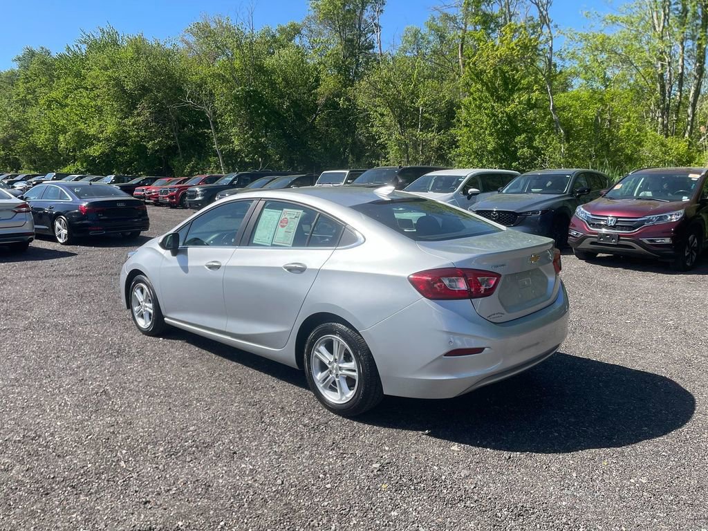Used 2018 Chevrolet Cruze LT w/ Convenience Package FWD image 8