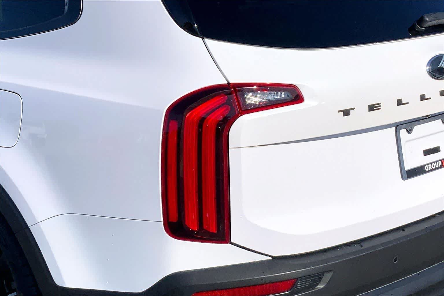 Used 2021 Kia Telluride SX w/ Towing Package FWD image 29