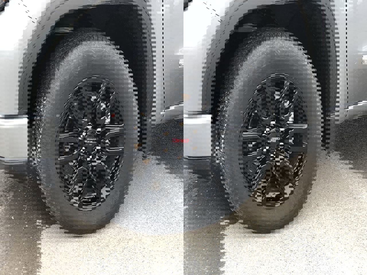 Used 2025 GMC Sierra 1500 Elevation image 2