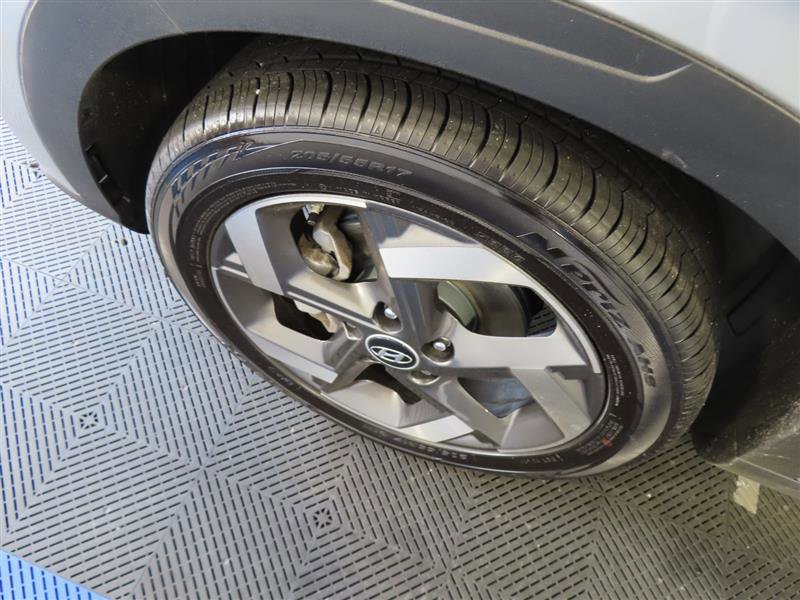 Used 2025 Hyundai Venue SEL FWD image 6