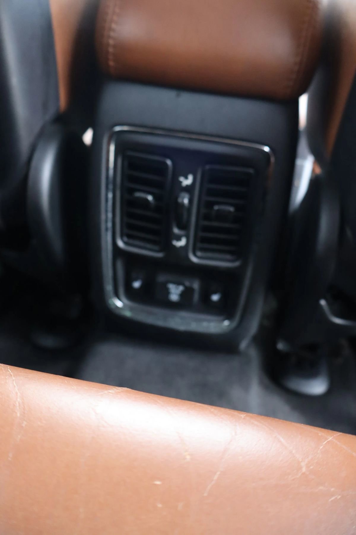 Used 2012 Jeep Grand Cherokee Overland image 21