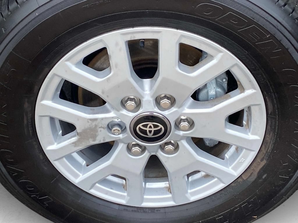 Used 2025 Toyota Tacoma SR5 AWD/4WD image 29