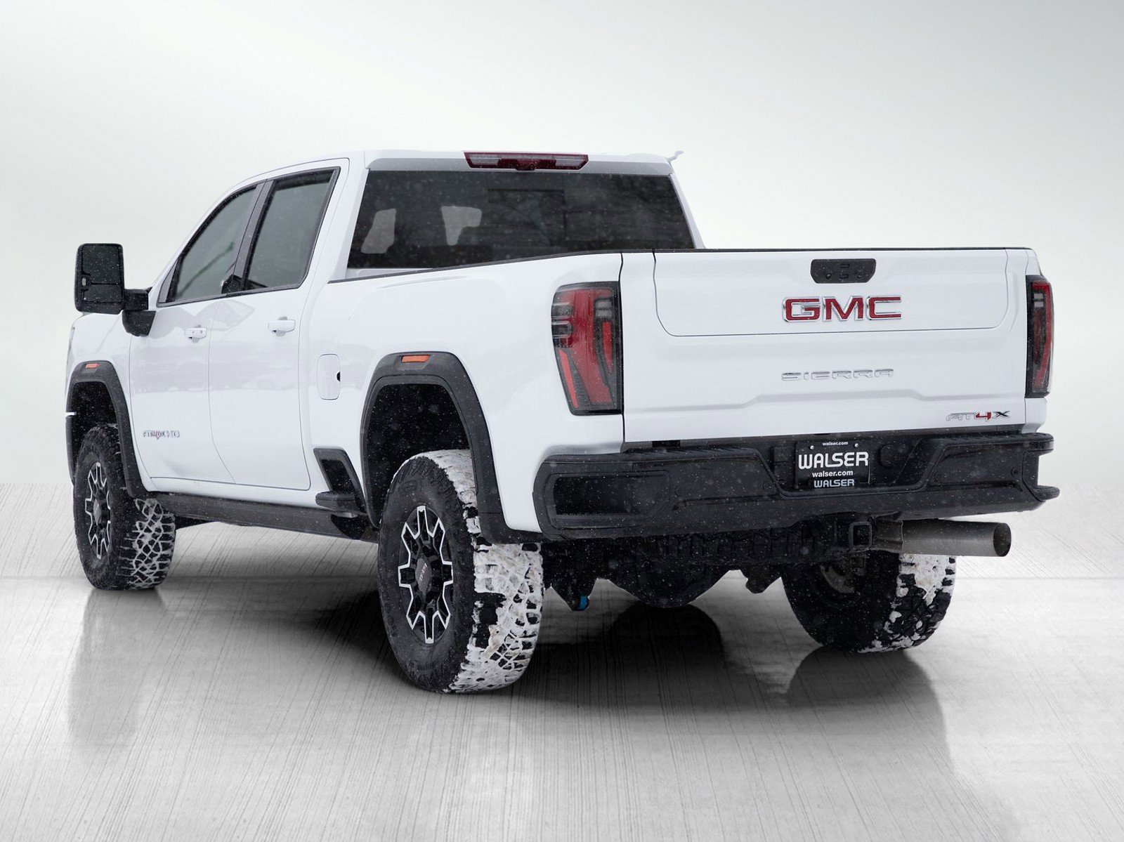 Used 2025 GMC Sierra 2500 AT4X image 3