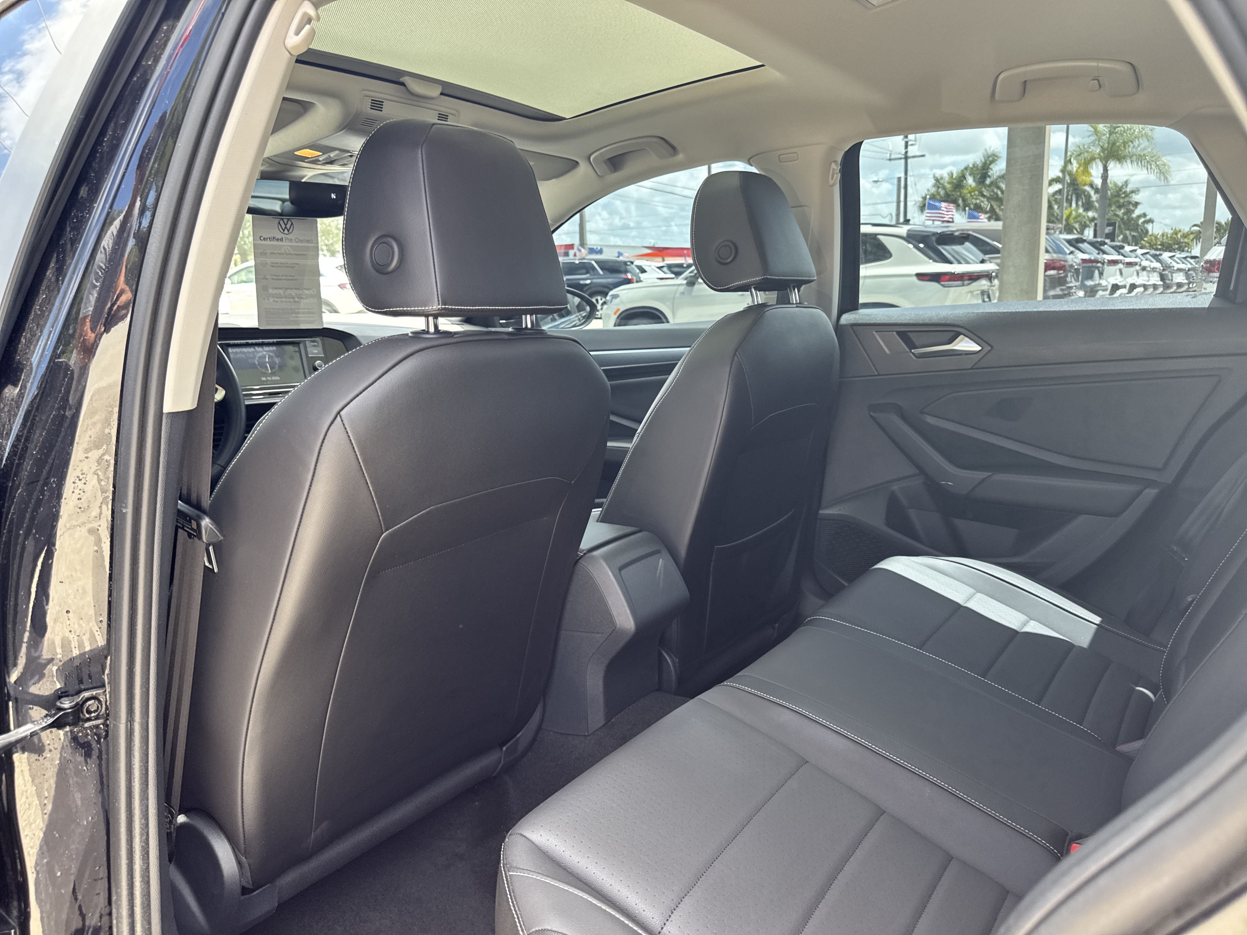 Certified 2023 Volkswagen Jetta SE w/ Panoramic Sunroof Package FWD image 15
