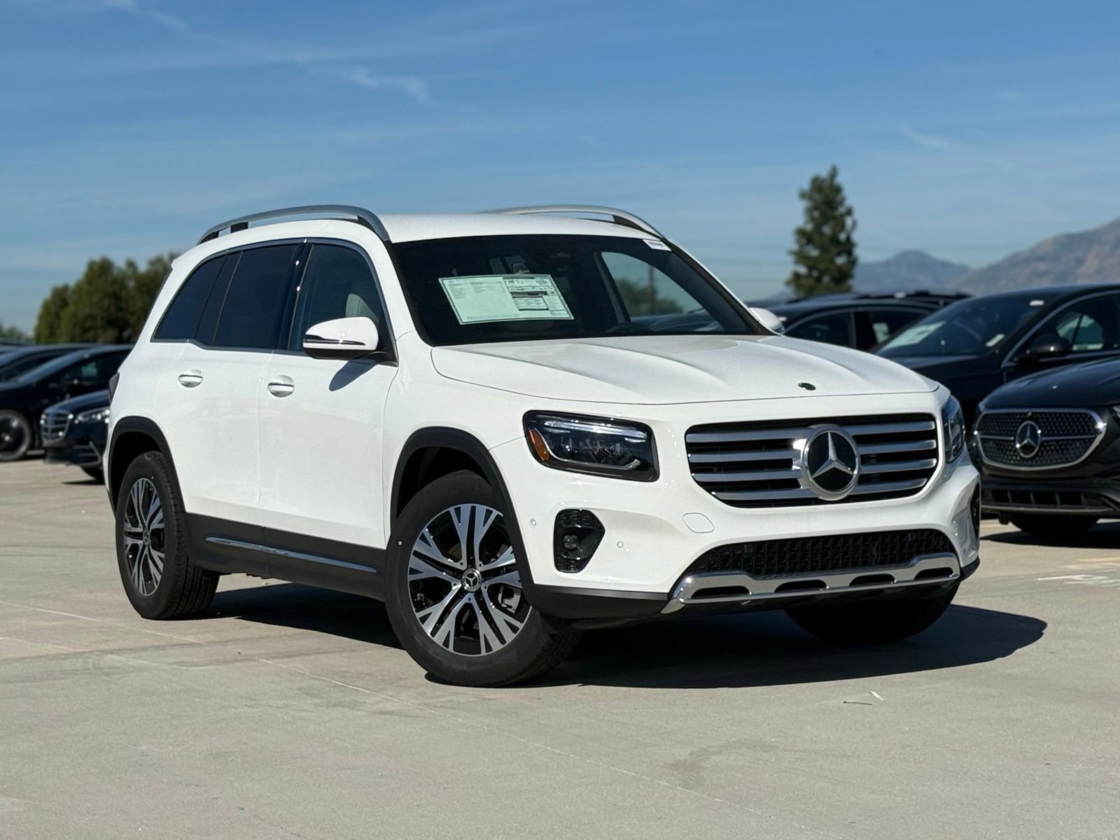 New 2025 Mercedes-Benz GLB 250 image 2