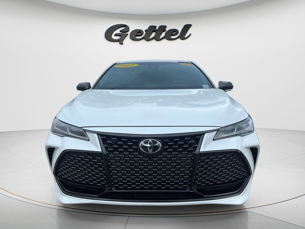 Used 2019 Toyota Avalon Touring FWD image 2