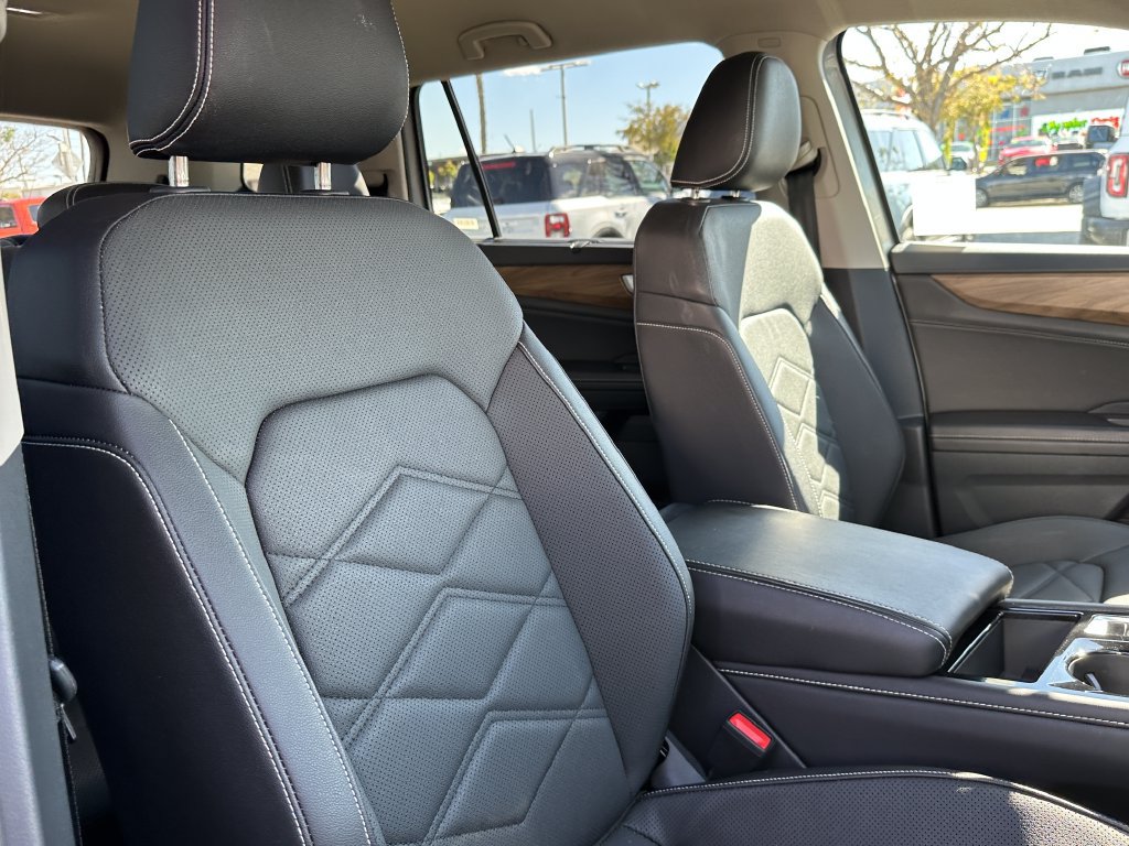 Used 2025 Volkswagen Atlas SE FWD image 16