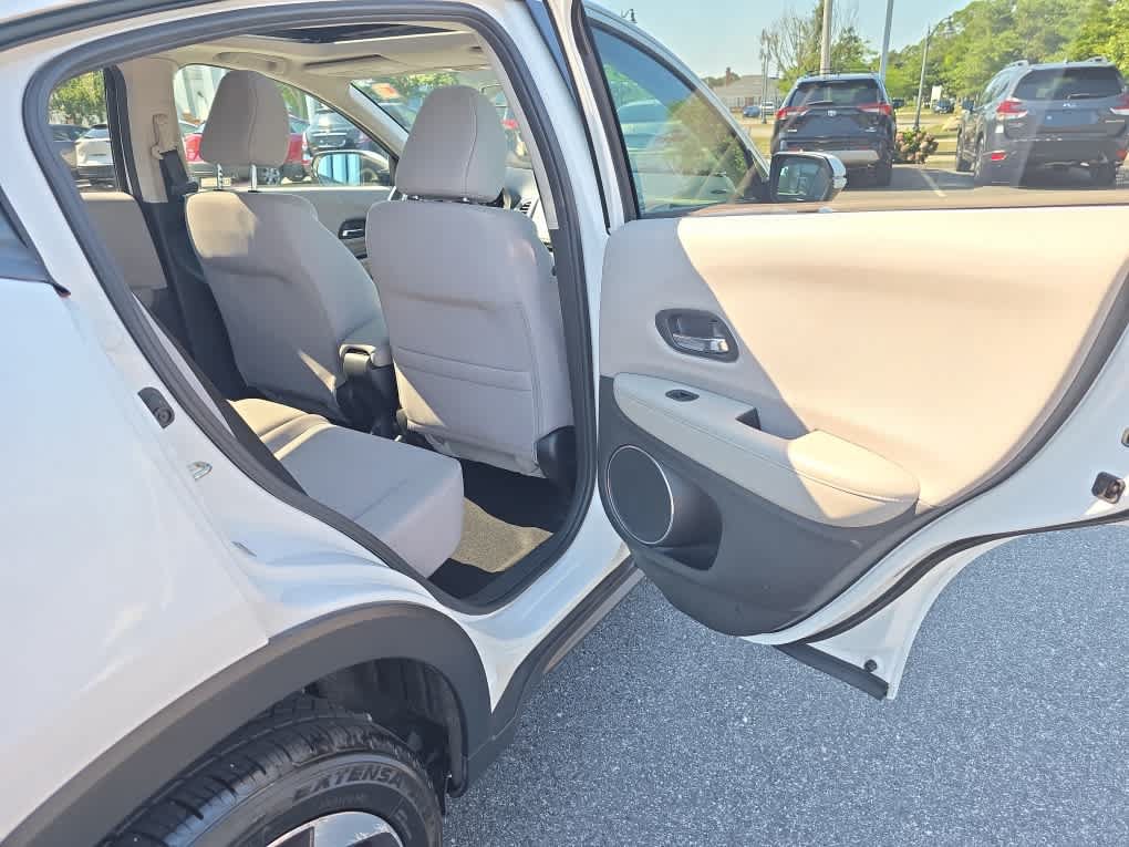 Used 2018 Honda HR-V EX image 28
