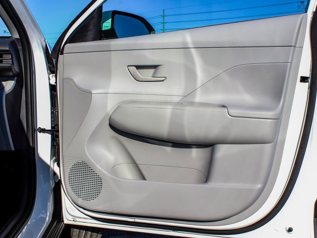 Used 2024 Hyundai Kona SE image 13