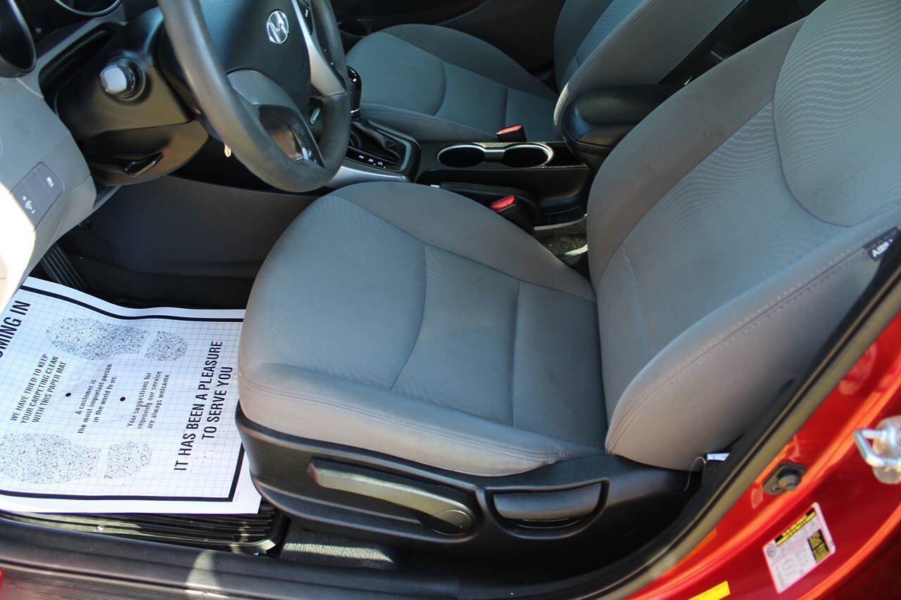 Used 2015 Hyundai Elantra SE FWD image 19