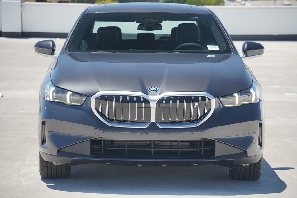 Used 2026 BMW i5 eDrive40 w/ Premium Package image 2