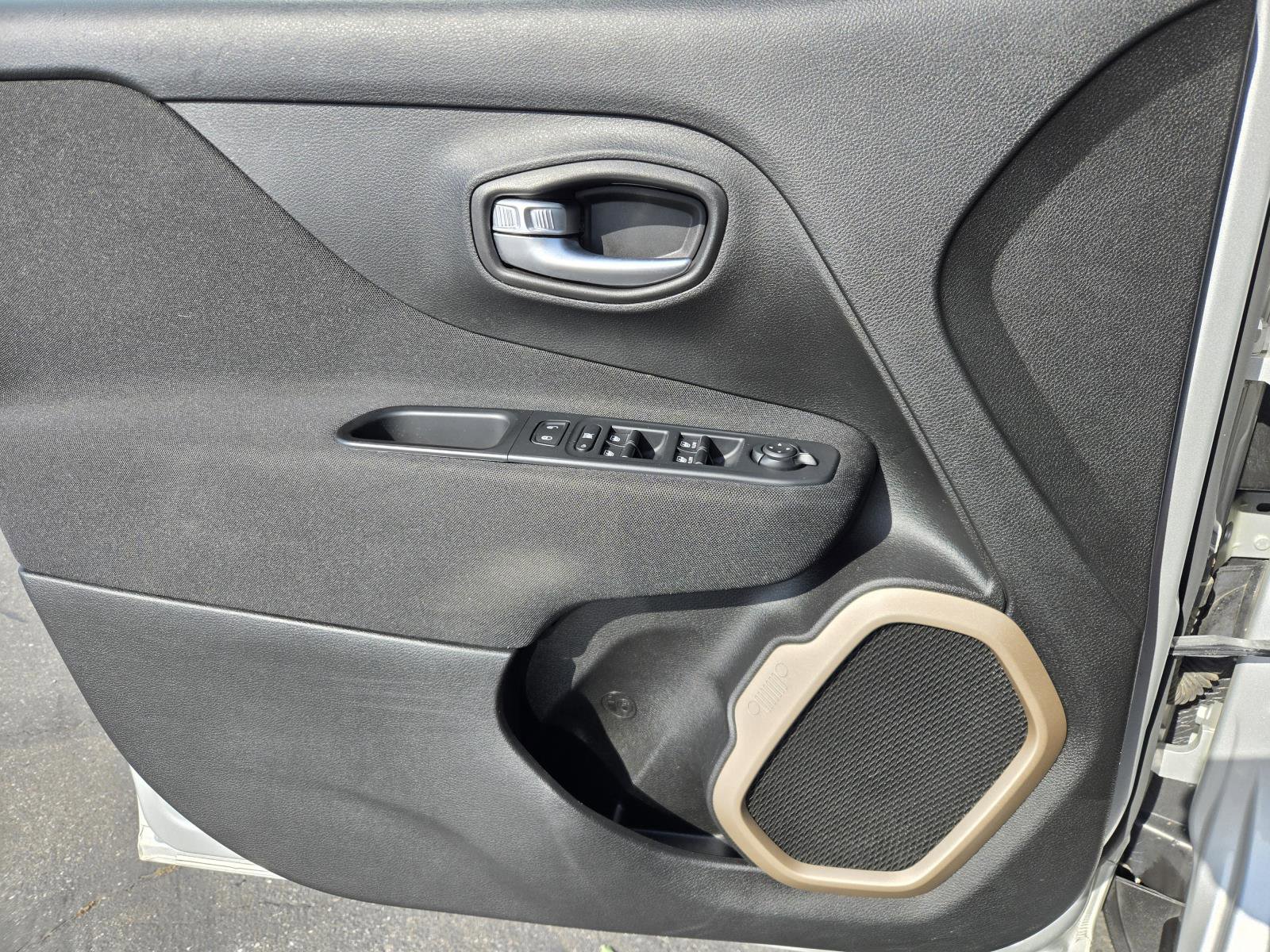 Certified 2016 Jeep Renegade Latitude image 19