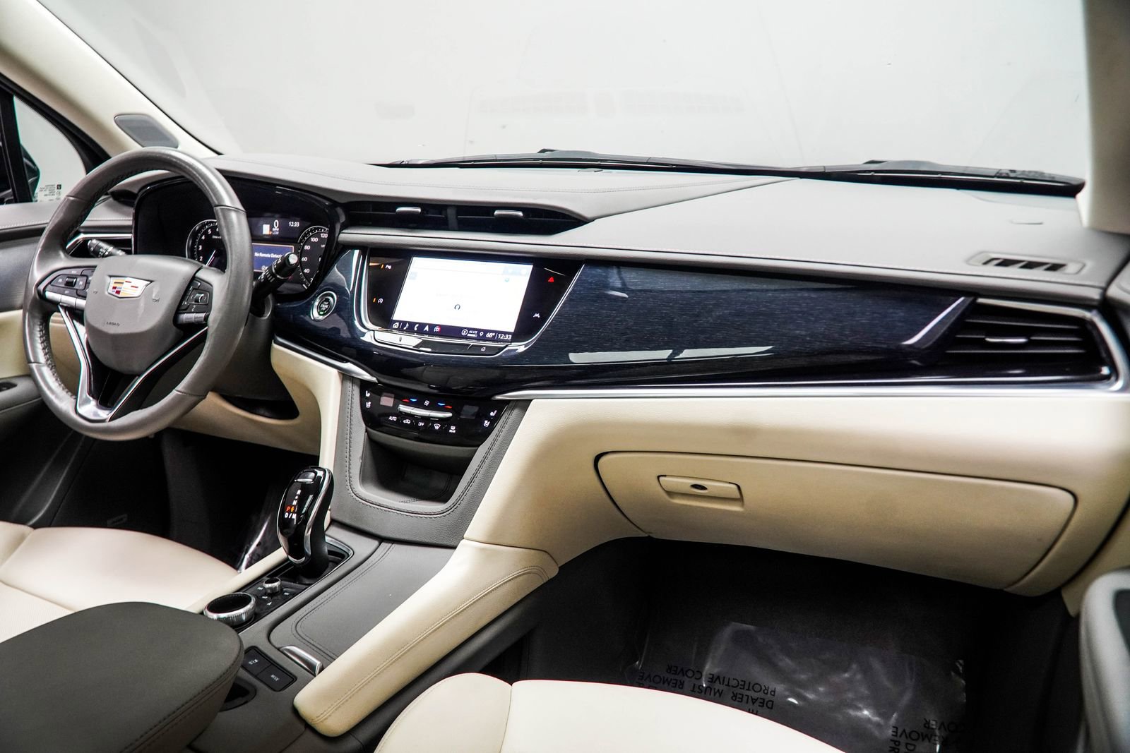 Used 2024 Cadillac XT6 Premium Luxury w/ LPO, Floor Liner Package AWD/4WD image 15