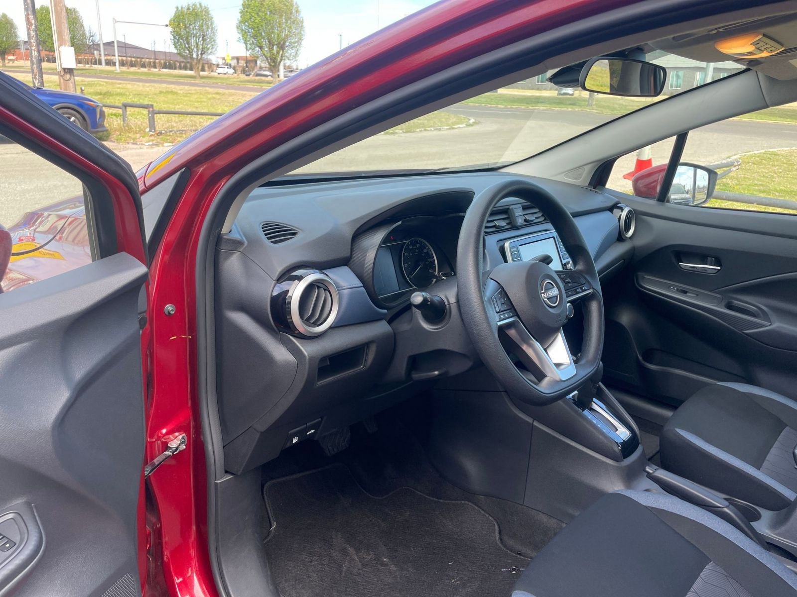 Used 2025 Nissan Versa SV image 32