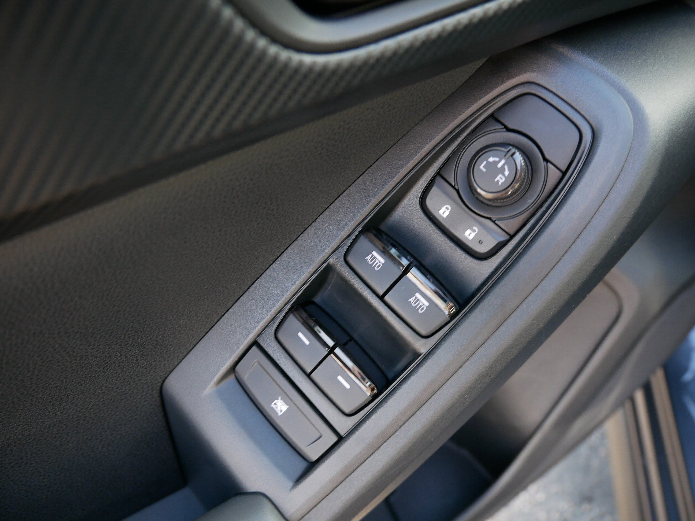 Used 2025 Subaru Crosstrek 2.0i Premium image 19