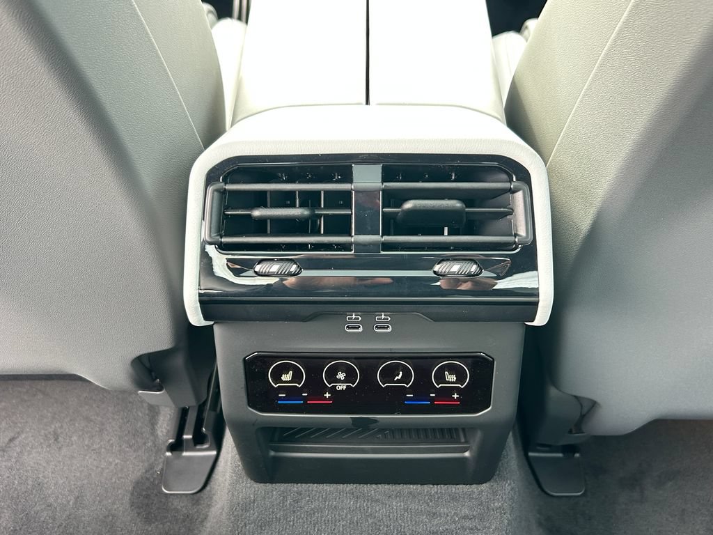 New 2027 BMW 550e xDrive w/ Premium Package AWD/4WD image 33