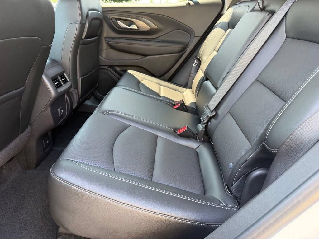 Used 2023 GMC Terrain SLT AWD/4WD image 11