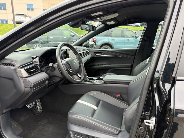 Used 2025 Toyota Camry SE FWD image 18
