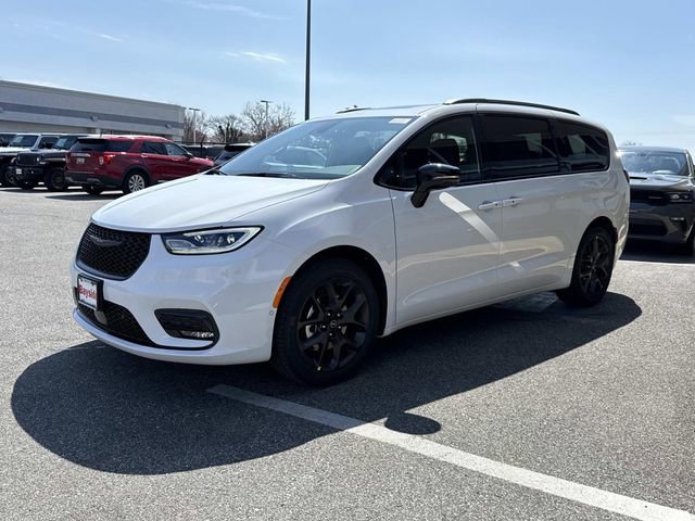 New 2026 Chrysler Pacifica Limited FWD image 7