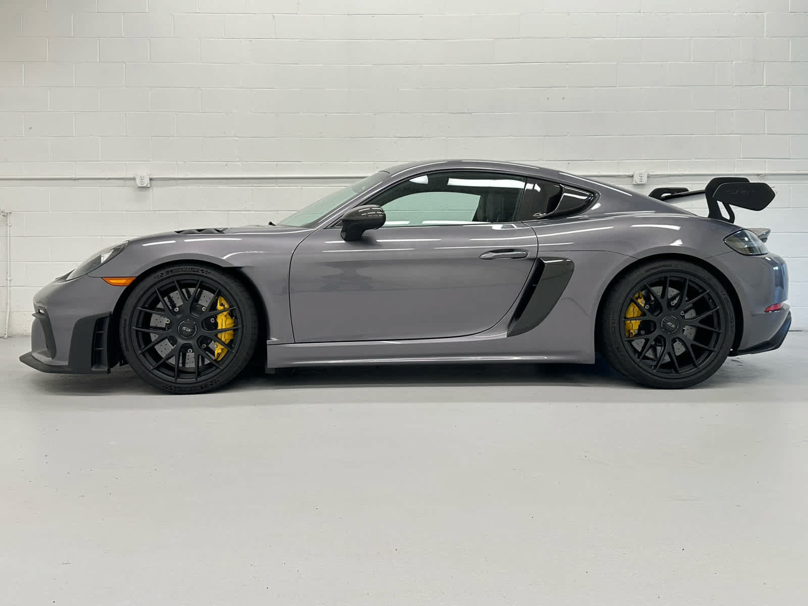 Used 2023 Porsche 718 Cayman GT4 RS RWD image 3