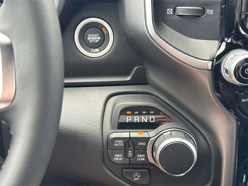 New 2026 RAM 1500 4x4 Crew Cab image 18