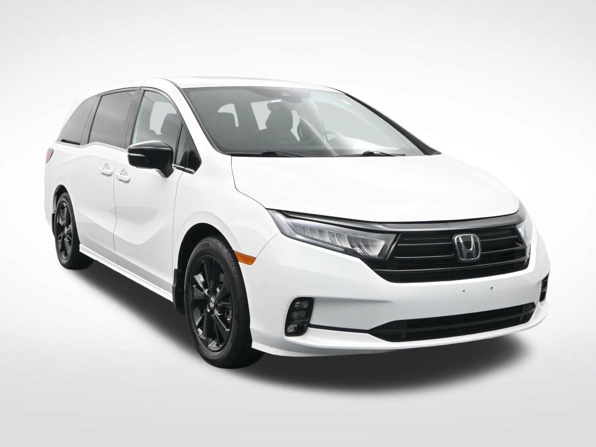 Used 2024 Honda Odyssey Sport image 3