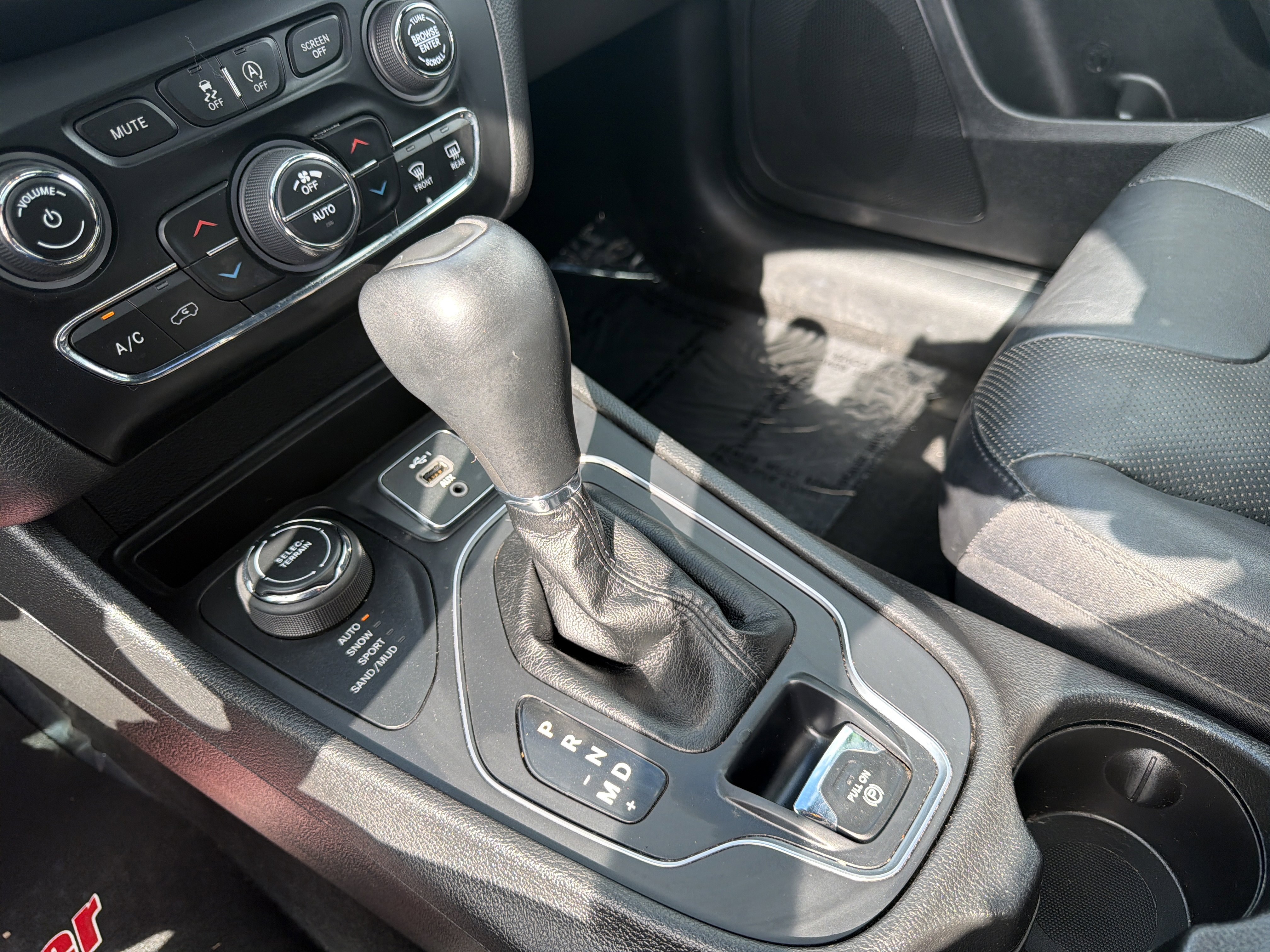Used 2021 Jeep Cherokee Latitude Lux 80th Anniv w/ Quick Order Package 26U 80TH AWD/4WD image 23