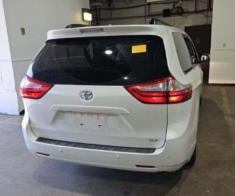 Used 2016 Toyota Sienna XLE Premium FWD image 2