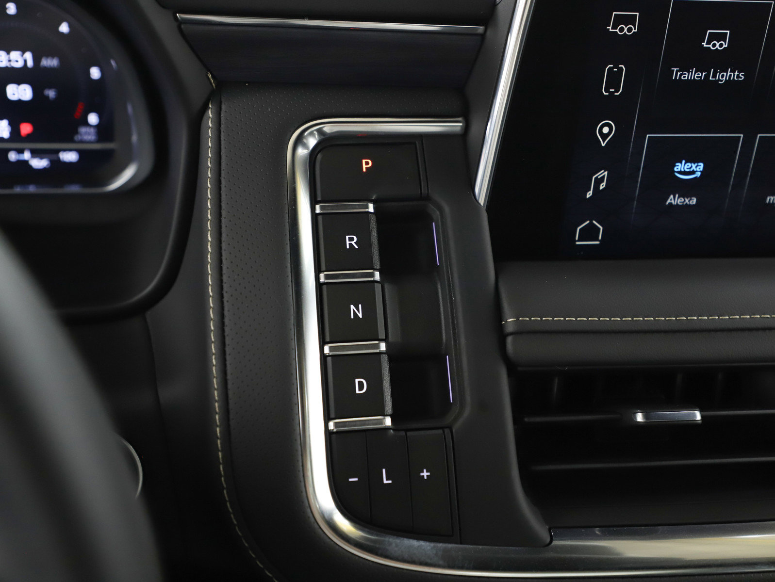 Used 2023 GMC Yukon XL SLT w/ SLT Premium Package image 28