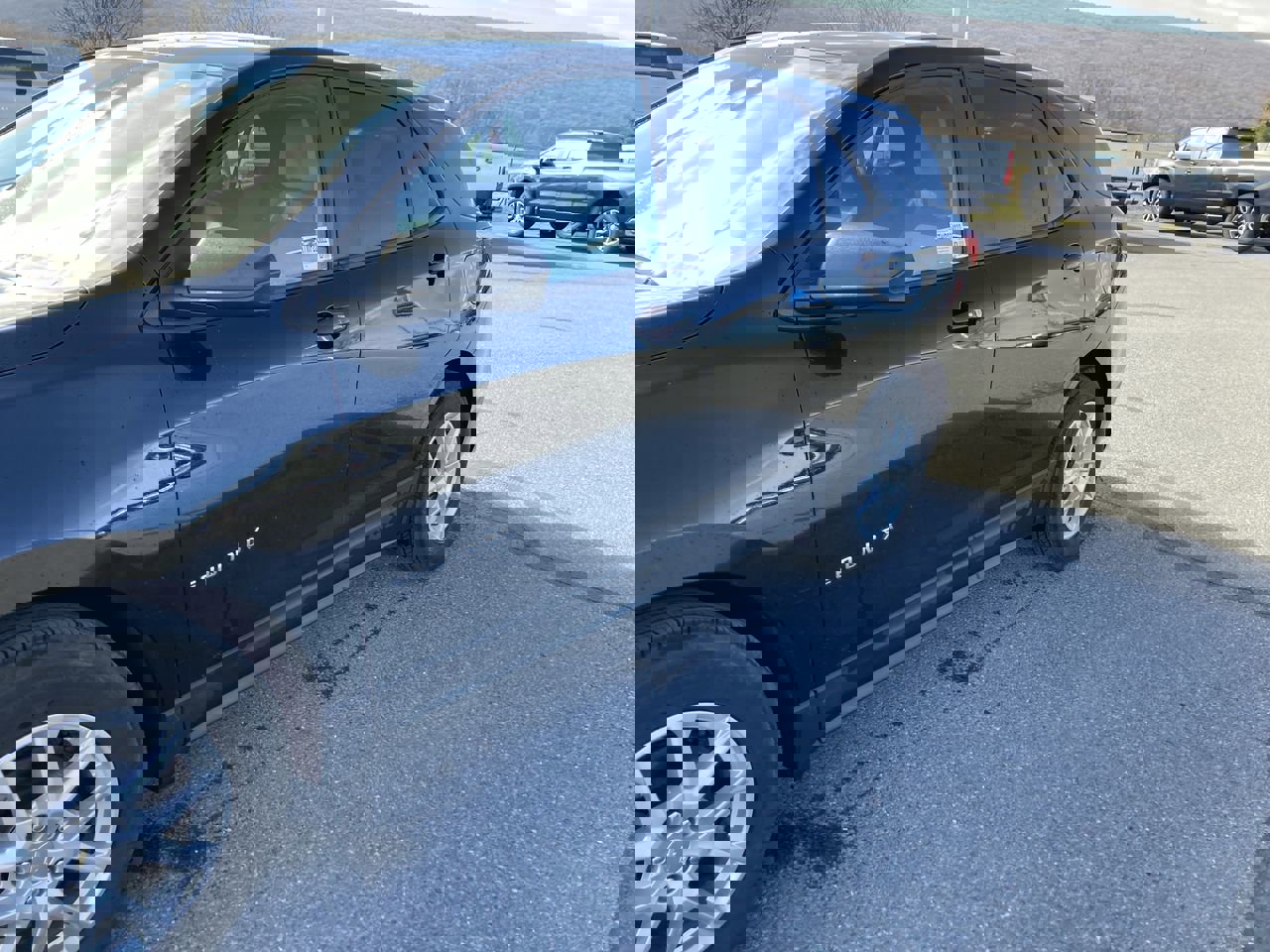 Used 2023 Chevrolet Equinox LS w/ LS Convenience Package image 3