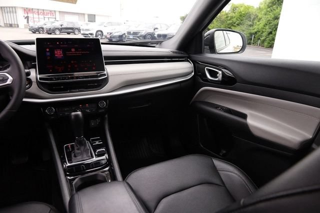 Used 2025 Jeep Compass Limited AWD/4WD image 24