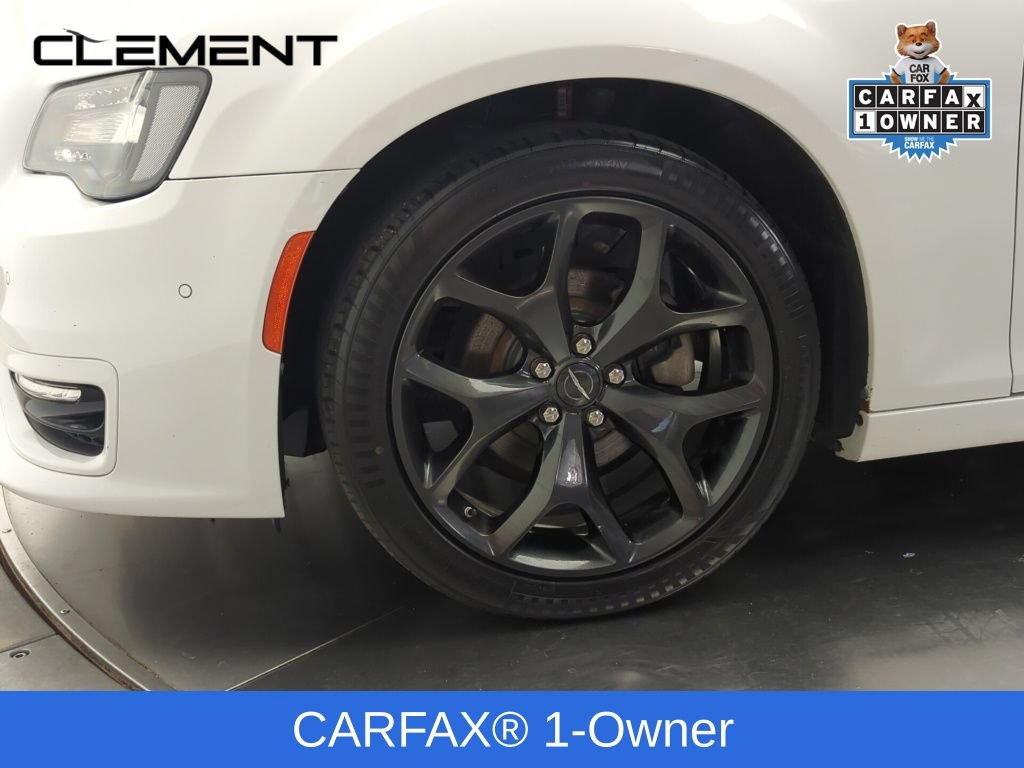 Used 2022 Chrysler 300 Touring L RWD image 2