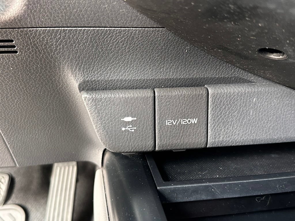 Used 2019 Toyota Camry LE FWD image 33
