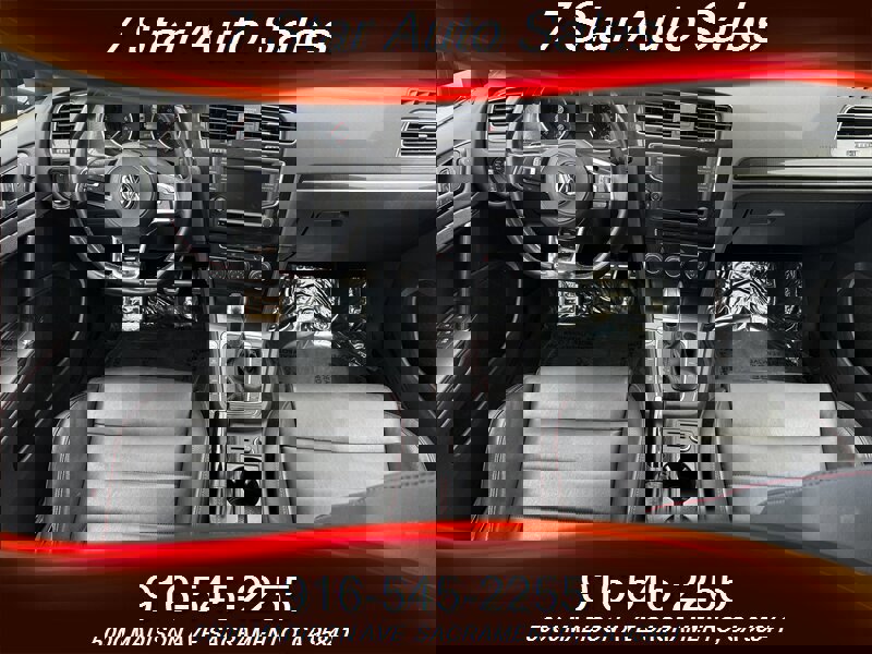 Used 2017 Volkswagen GTI SE image 10