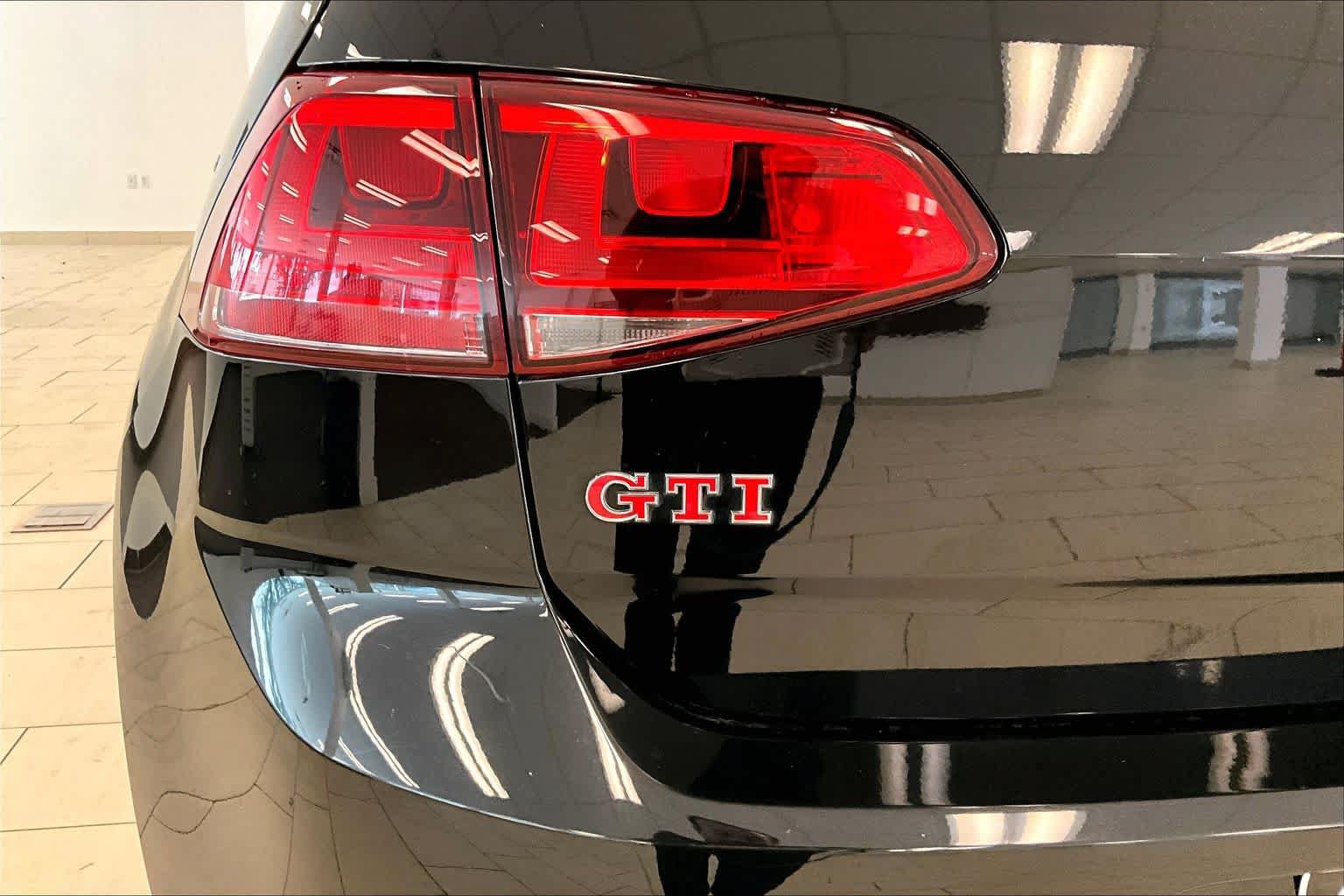 Used 2017 Volkswagen GTI Autobahn FWD image 28